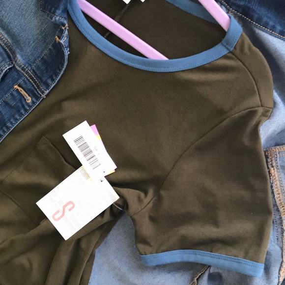 Carly Small Lularoe - Picture 2 of 2